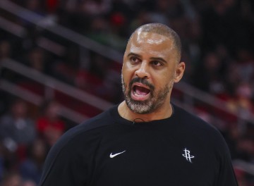 开云体育下载-乌度卡：防守文班就是多人围堵主动贴防 我们成功打乱了他的节奏