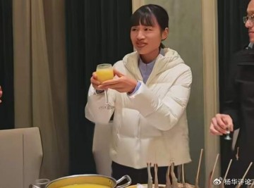 开云体育下载-张水华在酒桌前腼腆甚至社恐，与所有人都格格不入：我不太会说话|张德顺|李美珍|马拉松|全运会|生理期_新浪体育_新浪新闻