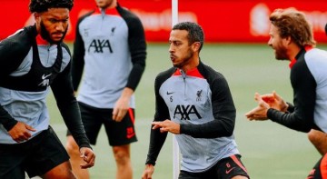 开云体育app-客战那不勒斯大将回归 红军还会亮出中场新招数？